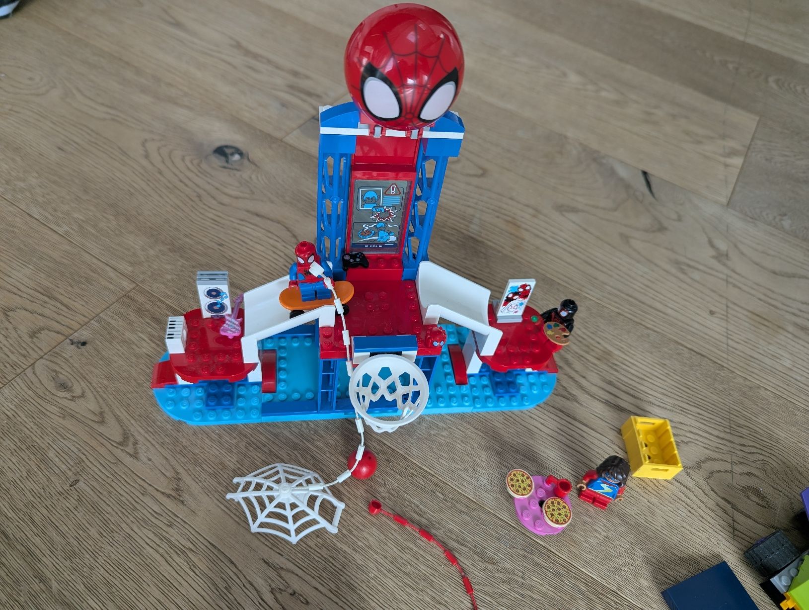 Lego Spielzeuge: Lego Spidey Hauptquartier Set 10784, komplett – Gebraucht aus Maienfeld von Aliwanter 2