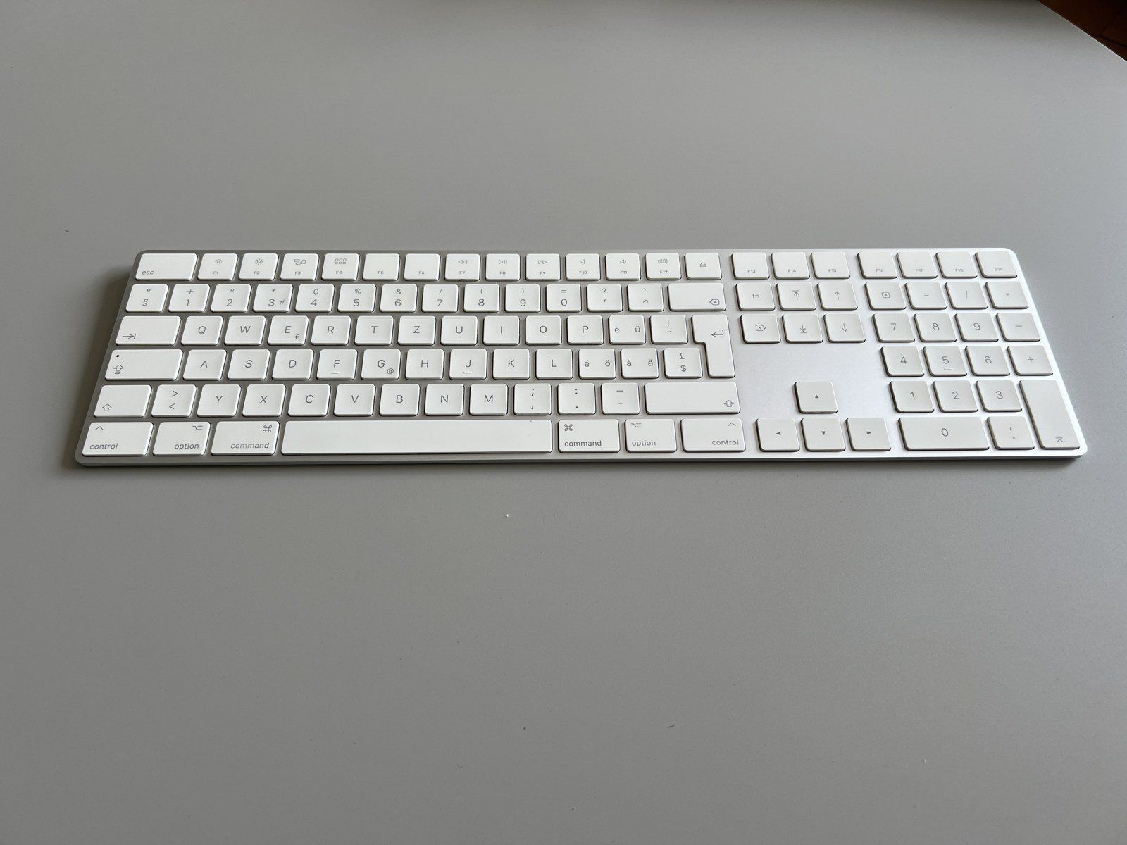 Apple Tastaturen: Apple Magic Keyboard mit Ziffernblock A1843 CH-Layout – Gebraucht aus Zürich von Kollege7 1