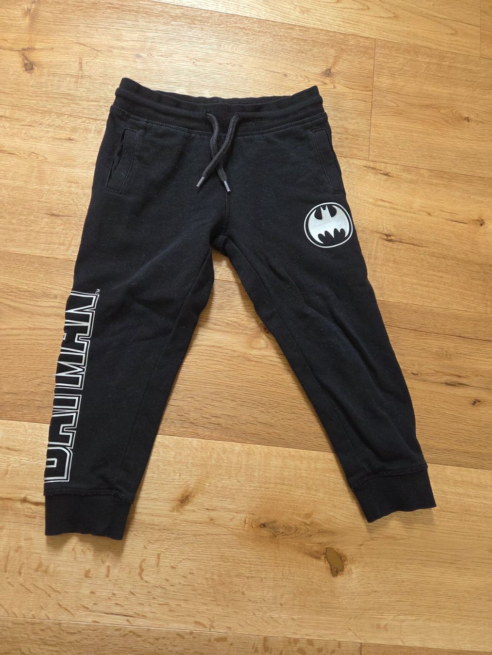 H&M Pantaloni: Trainerhose Gr. 104 Batman – Usato da Bremgarten AG venduto da sabrownie