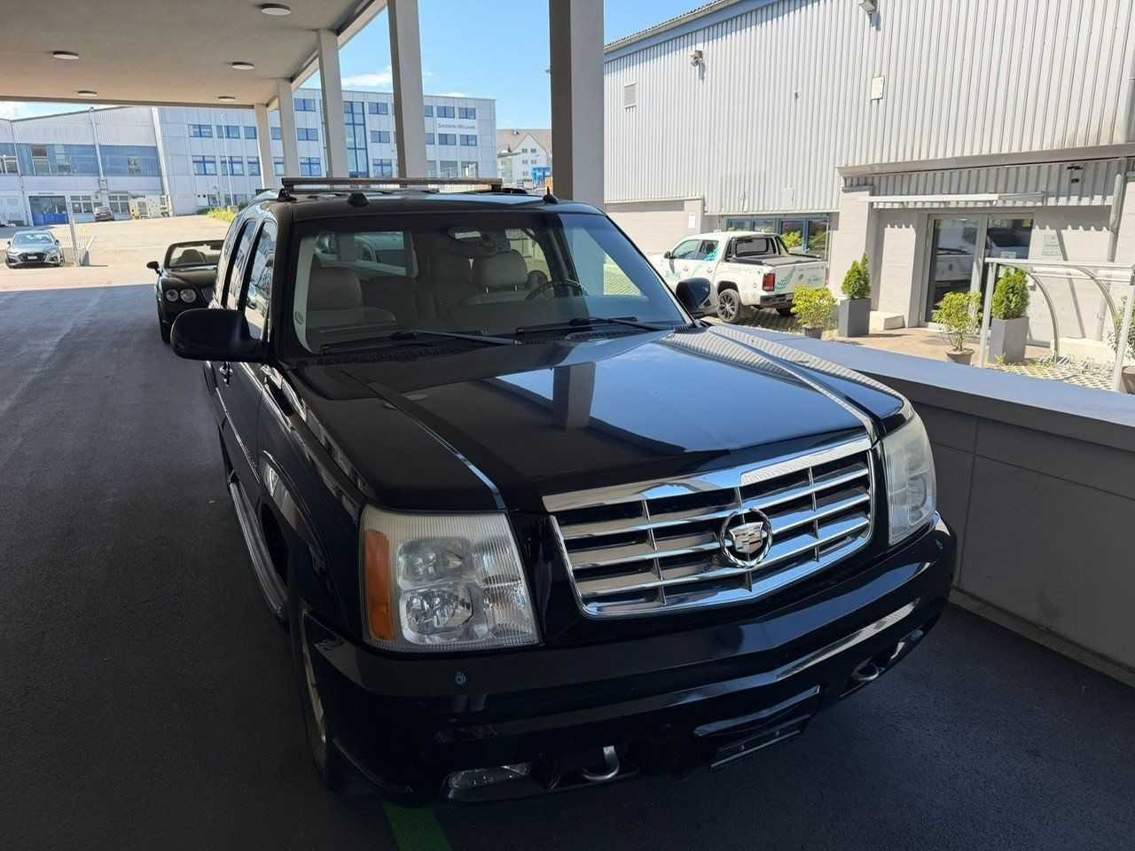 Cadillac Autos: CADILLAC ESCALADE 6,0 V8   8 PLÄTZTER – Gebraucht aus Avenches von BOOTTRANSPORTE