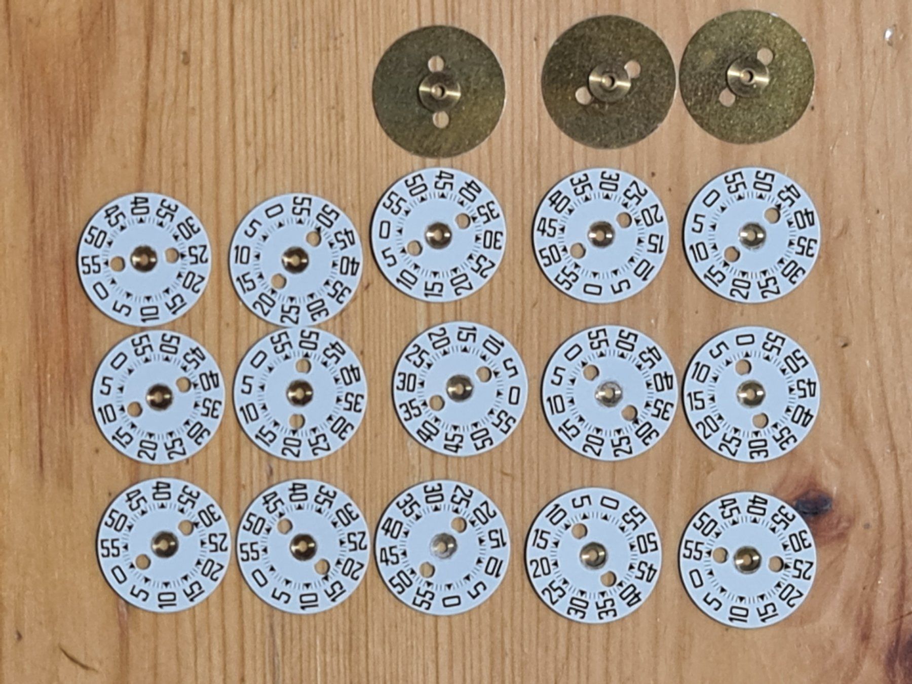 Uhren: Datumscheibe D = 16 mm – Neu (gemäss Beschreibung) aus Winterthur von Hai6