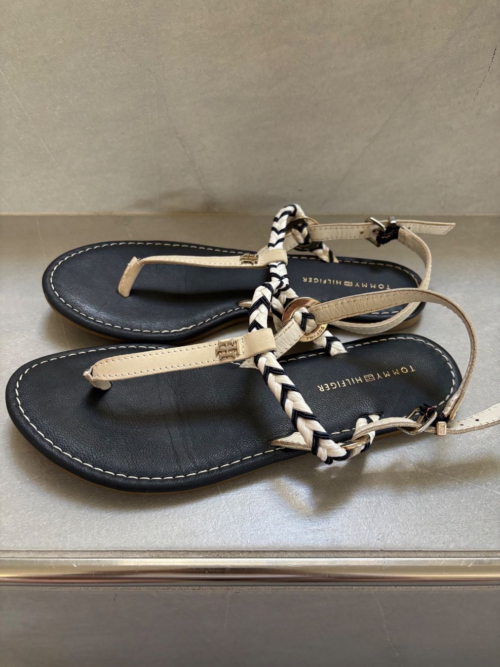 Tommy Hilfiger Scarpe da donna: Tommy Hilfiger Sommersandalen – Usato da Büsserach venduto da vimeco.43 1