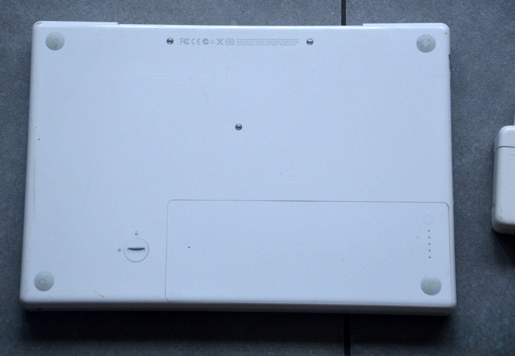 Apple Notebook: Apple MacBook A1181 – Usato da Collonges venduto da arashee 5