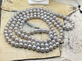 Sehr langes Perlen Collier