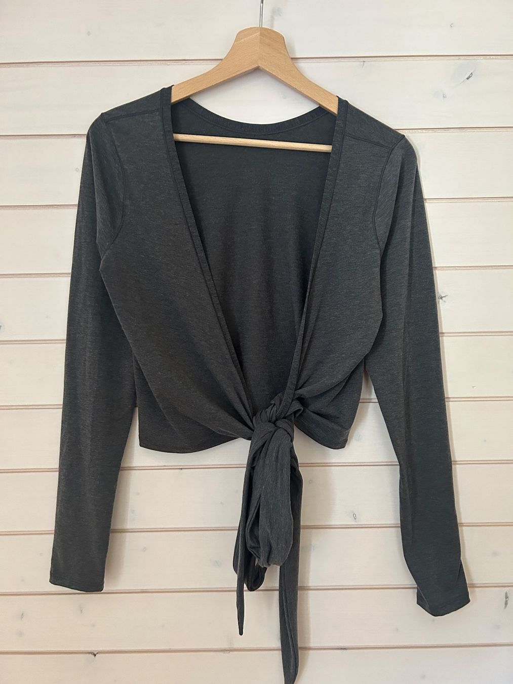 Lululemon Tops: Lululemon Tied to It Wrap Top - Gr. S – Gebraucht aus Illnau von Monkky 1