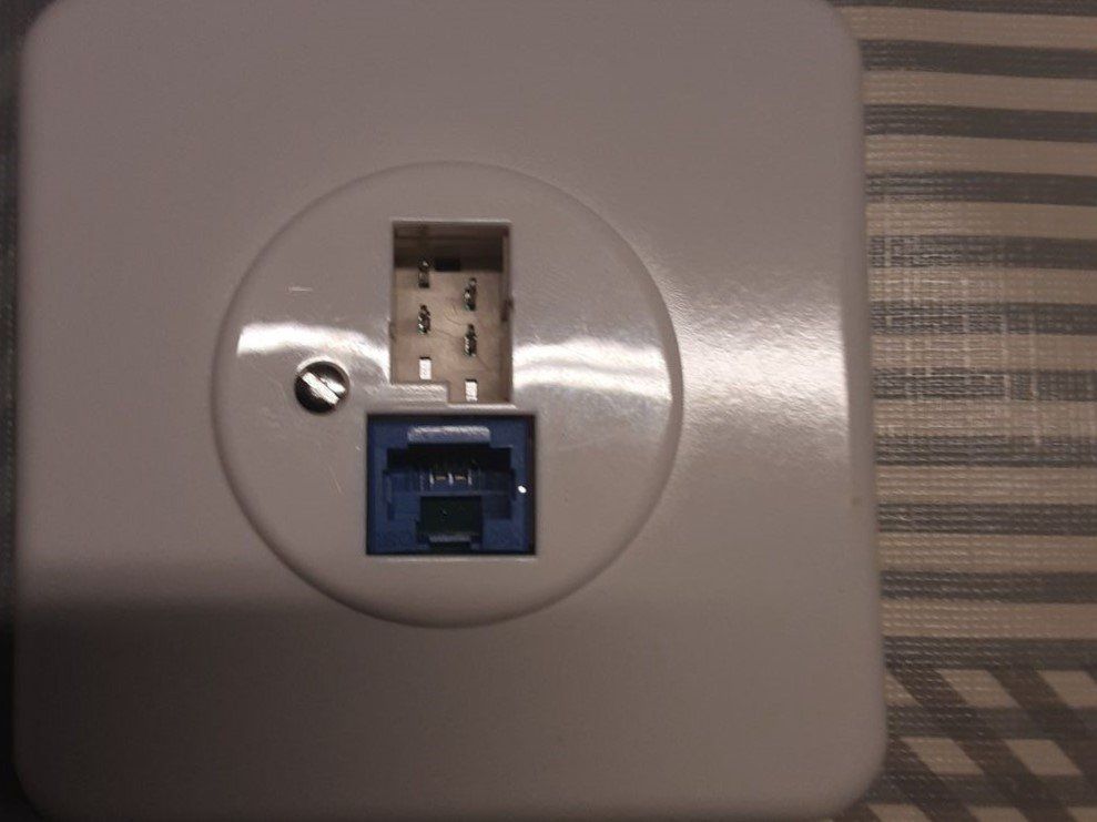 Spine: DSL- Breitband Internetdose UP – Nuovo e nell'imballaggio originale da Hofstetten SO venduto da wer_52gh