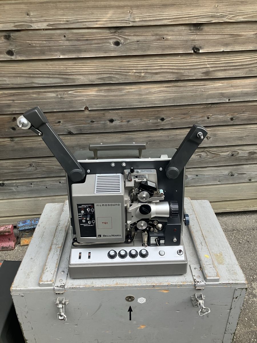 Proiettori: Bell & Howell Filmsound 16mm Tonprojektor – Usato da Fétigny venduto da Moteli 2