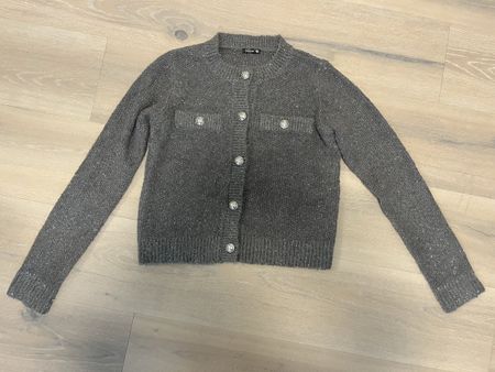 Strickjacke grau mit silbernen Details M neu