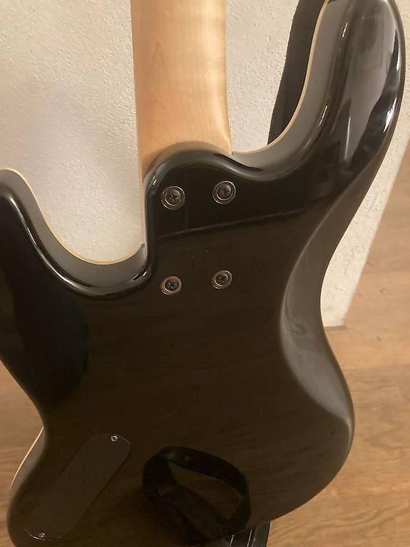 Strumenti musicali: Tribe Bass SF4 Black – Usato da Burgdorf venduto da mazer 1