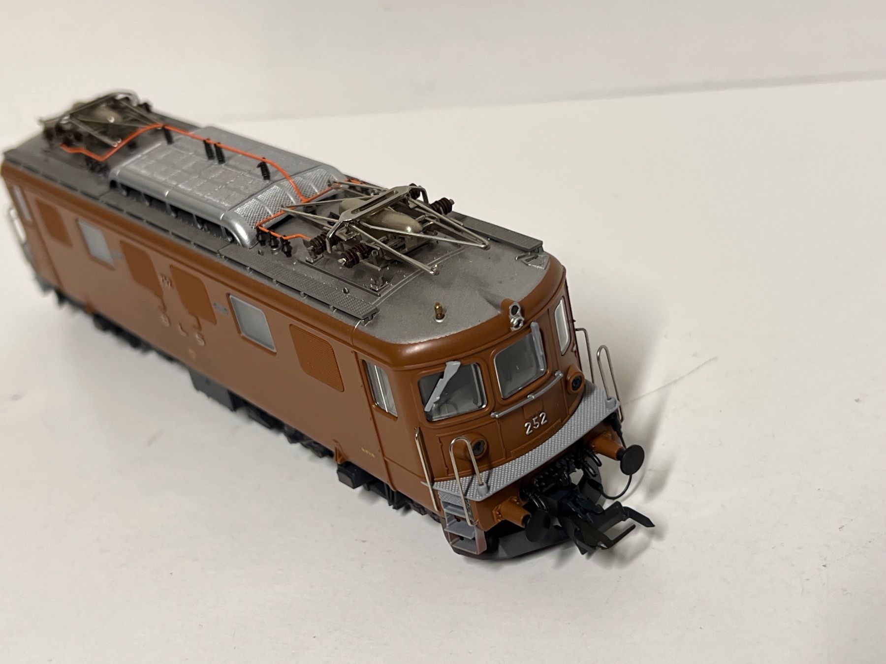 Roco Modelleisenbahnen: Roco Ae 4/4 BLS 252 H0 DC Analog – Gebraucht aus Geroldswil von TopTrain54 2