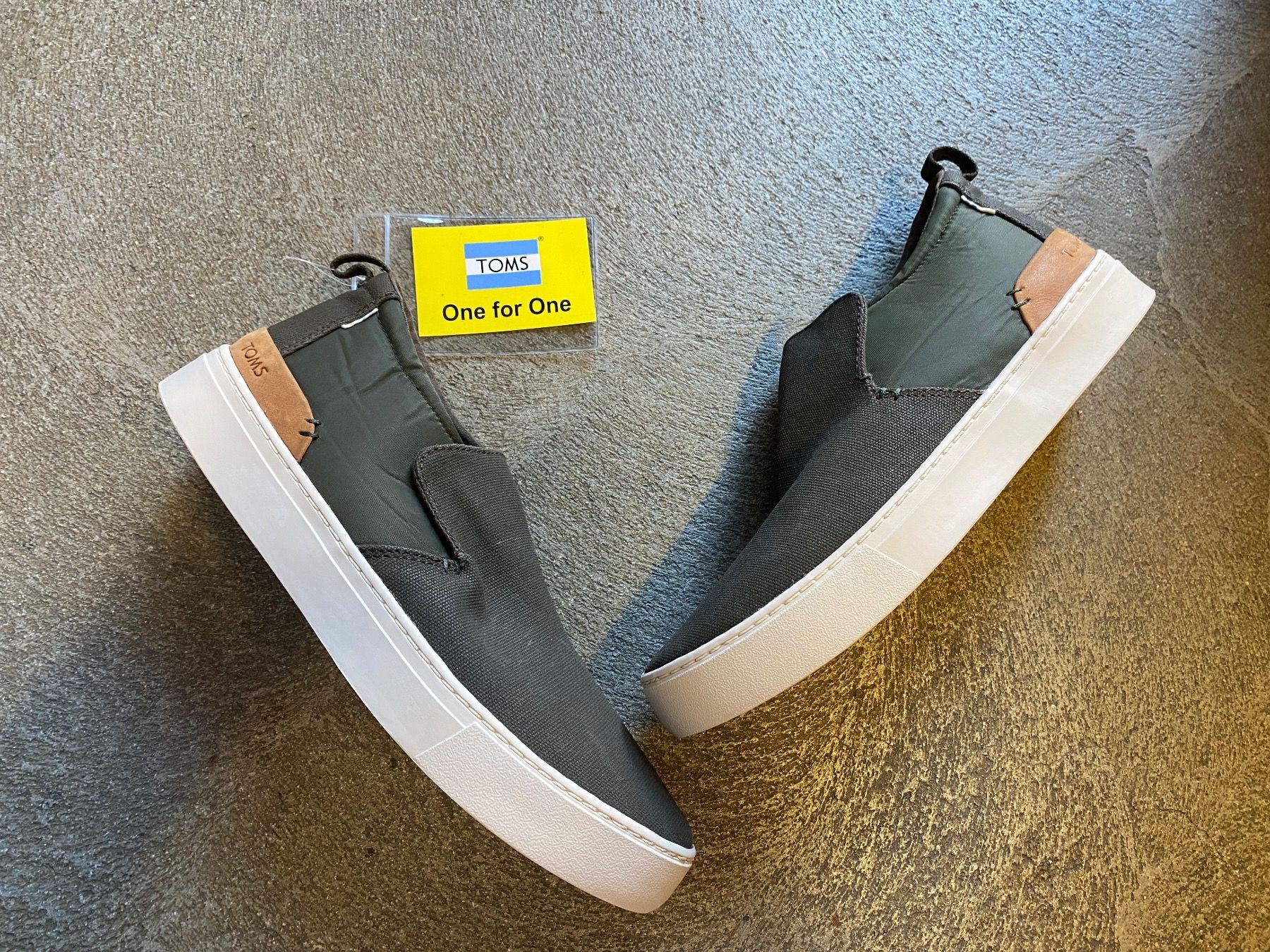 Toms Scarpe da uomo: Toms Hommes Taille 42 – Nuovo e nell'imballaggio originale da Orbe venduto da D-stockFactory-Orbe