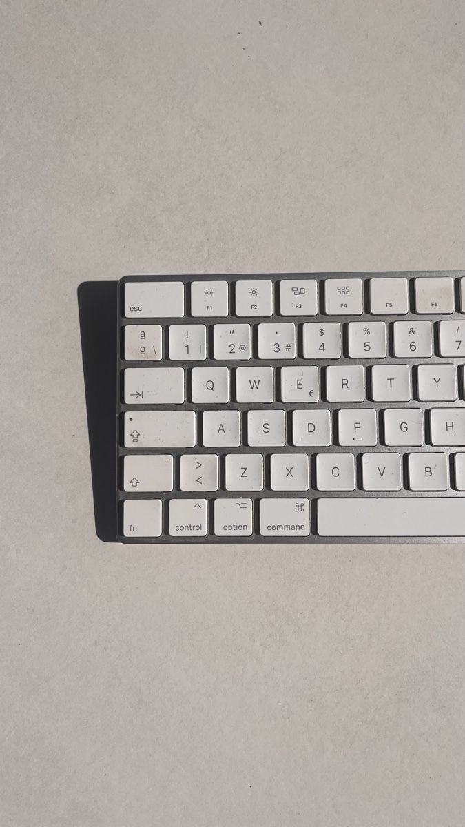 Apple Tastiere: Clavier Apple Magic Keyboard - État impeccable! – Usato da Givisiez venduto da ch.ch. 1
