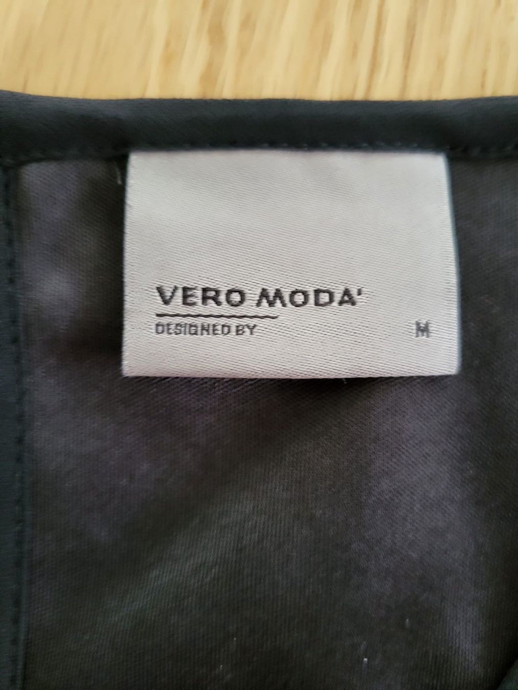 Vero Moda Blusen: Bluse Vero Moda schwarz mit Glanz schwarz Grösse M – Gebraucht aus Arnegg von Michirech 2