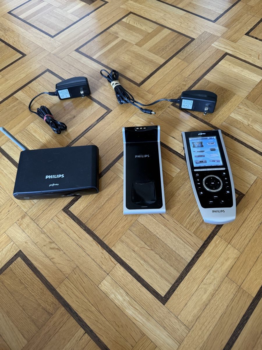 Philips Télécommandes: Philpps Pronto TSU9400 Remote + RFX9400 Wireless Extender – D'occasion à Luzern par gparadise1 1