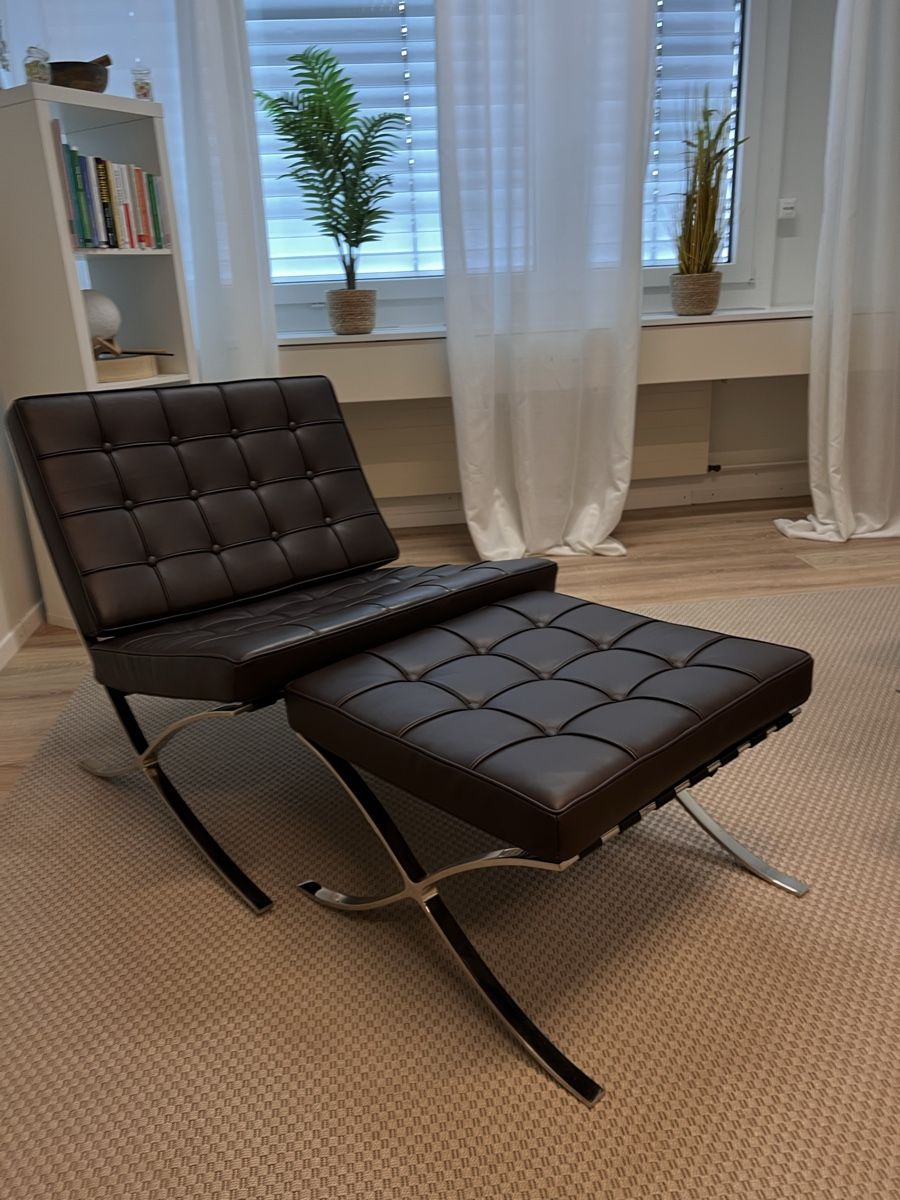 Fauteuils: REPLIKA Barcelona Chair mit Hocker – D'occasion à Steinhausen par Quexa