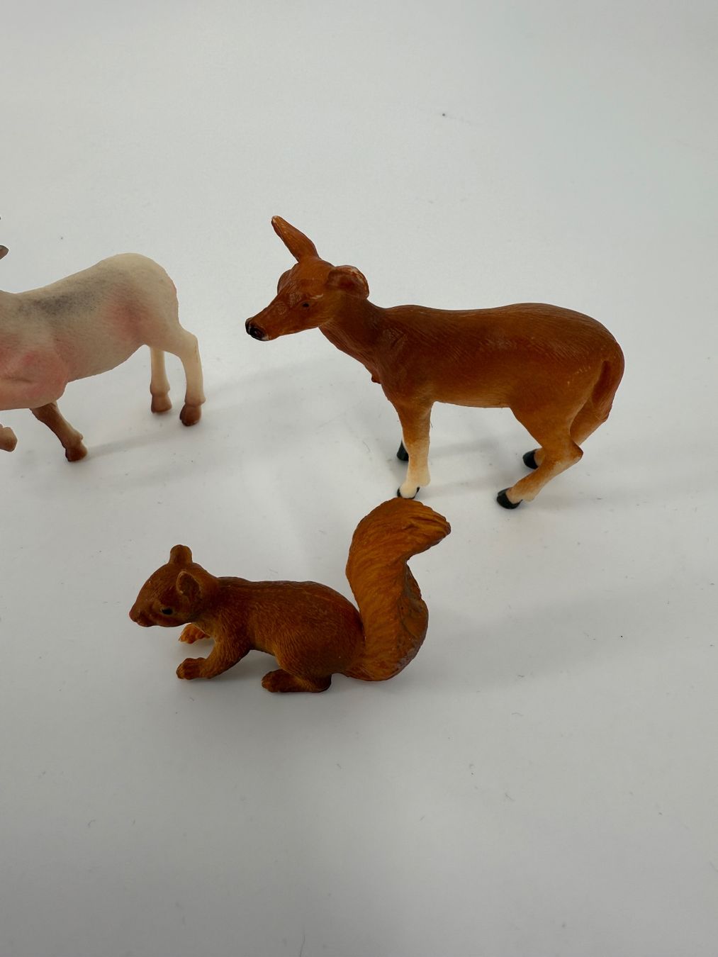 Giocattoli: Tierfiguren-Set: Reh, Geiss und Eichhörnchen – Usato da Auenstein venduto da moin. 2