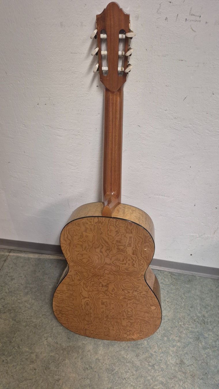 Strumenti musicali: Pro Arte Gitarre Jubiläumsedition – Usato da Winterthur venduto da cbe_5ph7 2