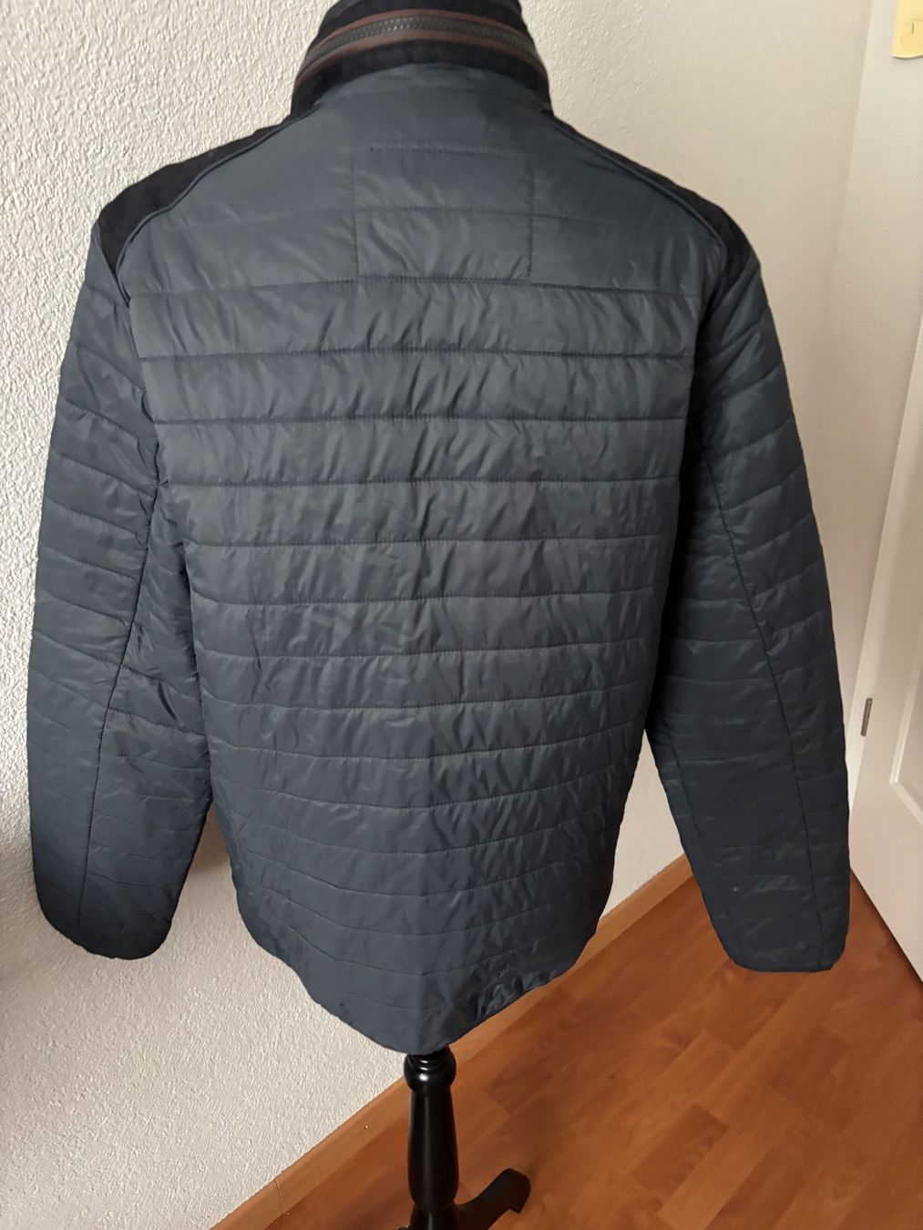 Giacche: Steppjacke Hybridjacke Globetrotter M Grau – Usato da Balsthal venduto da Uroby 3