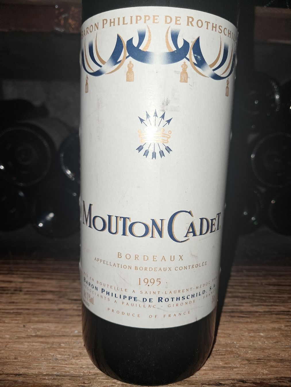 Vino: Mouton Cadet Bordeaux Rouge 1995 – Nuovo e nell'imballaggio originale da Le locle venduto da juliensaran 1