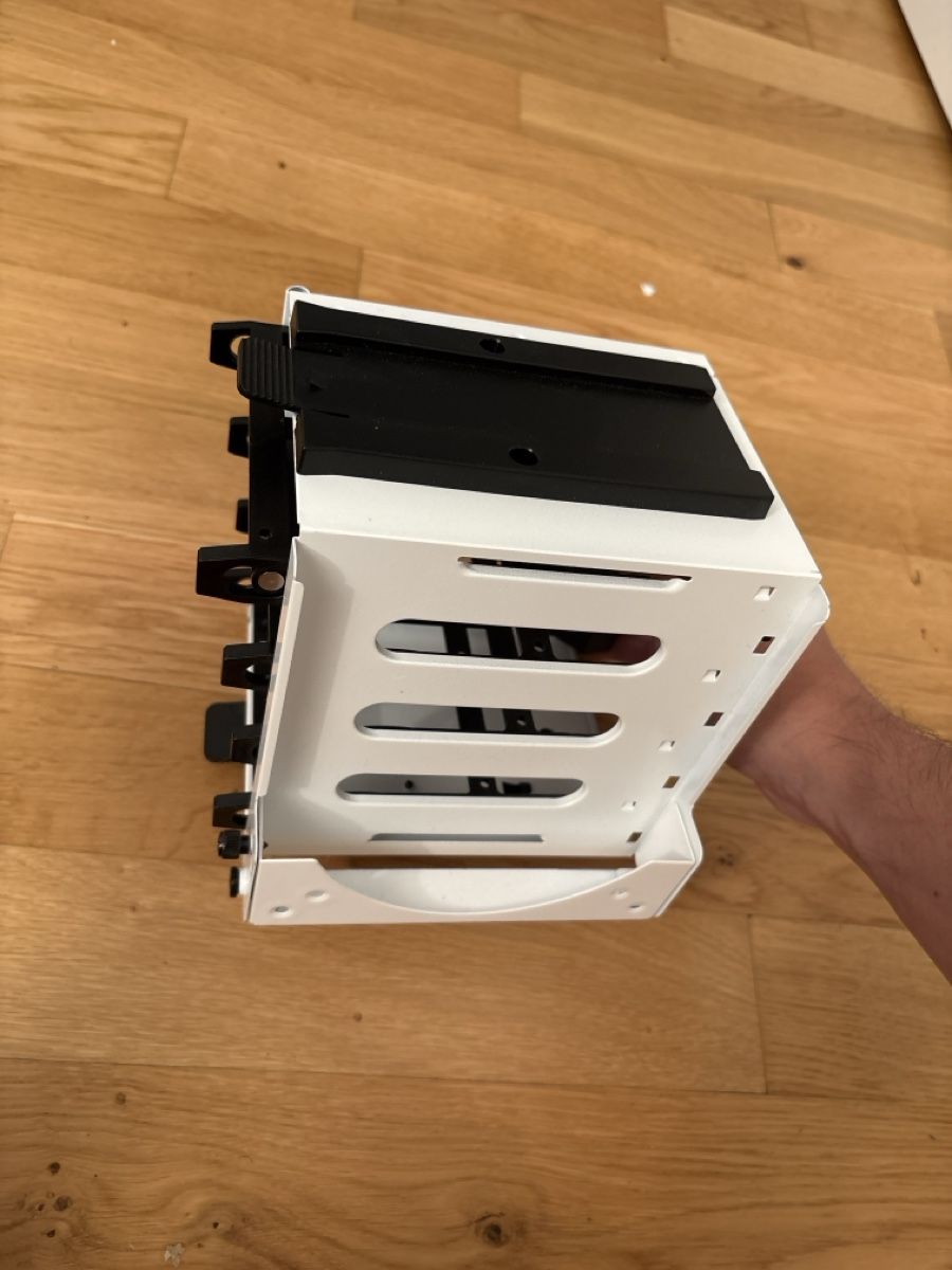 Tous les outils: Hard drive cage white – D'occasion à Zürich par Gregor00770 2
