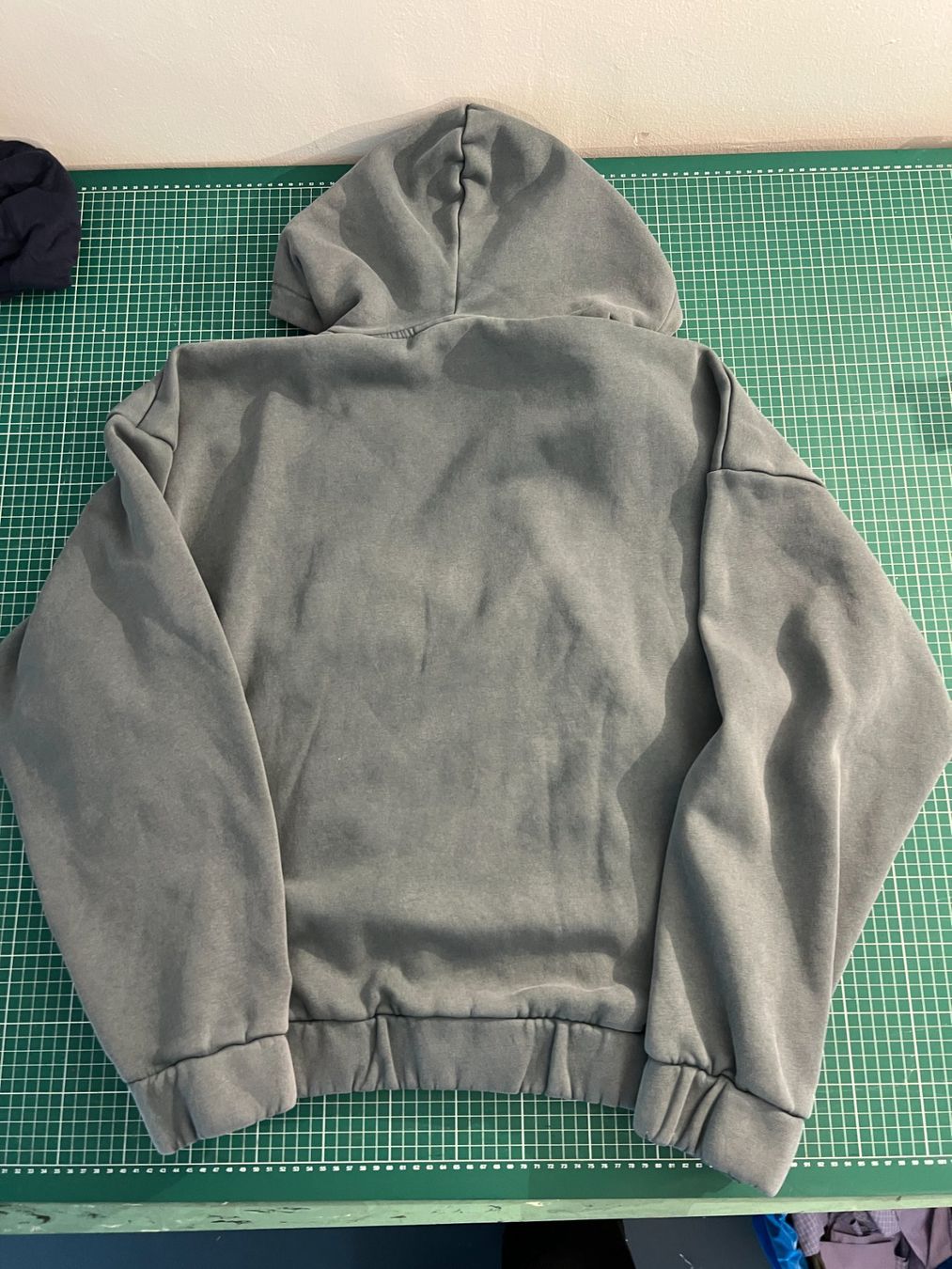 Pullover & Sweatshirts: Dropsize Kapuzenpullover mit Reissverschluss Grau Grösse M – Gebraucht aus Bern von mehrlean 3