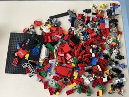 Bunte LEGO Steine und Figuren Konvolut