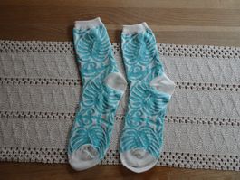 NEUE hellblau-weisse Damen Socken Gr. 35-38 - 426104
