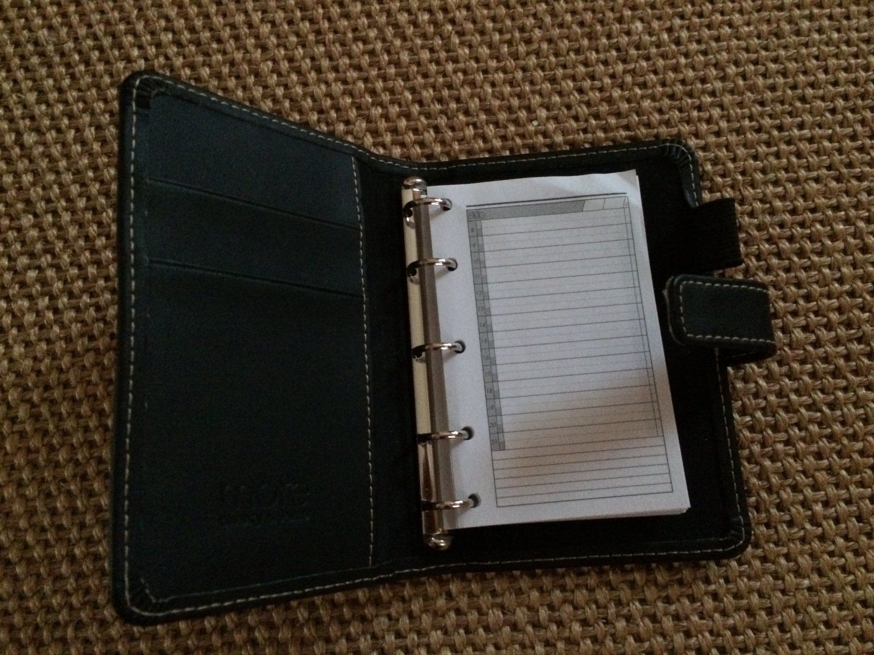 Calendari: Mini Ringbuch, Leder, schwarz, ca. 10 x 13 x 1.5 cm – Nuovo (secondo la descrizione) da Buchs AG venduto da ReaNaTsch 2