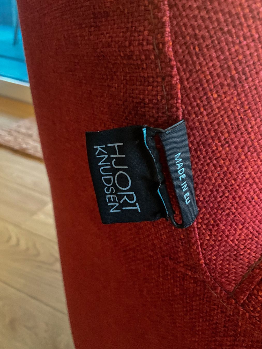 Poltrone: Hjort Knudsen - Roter Sessel mit Hocker – Usato da Steinhausen venduto da Smari 3