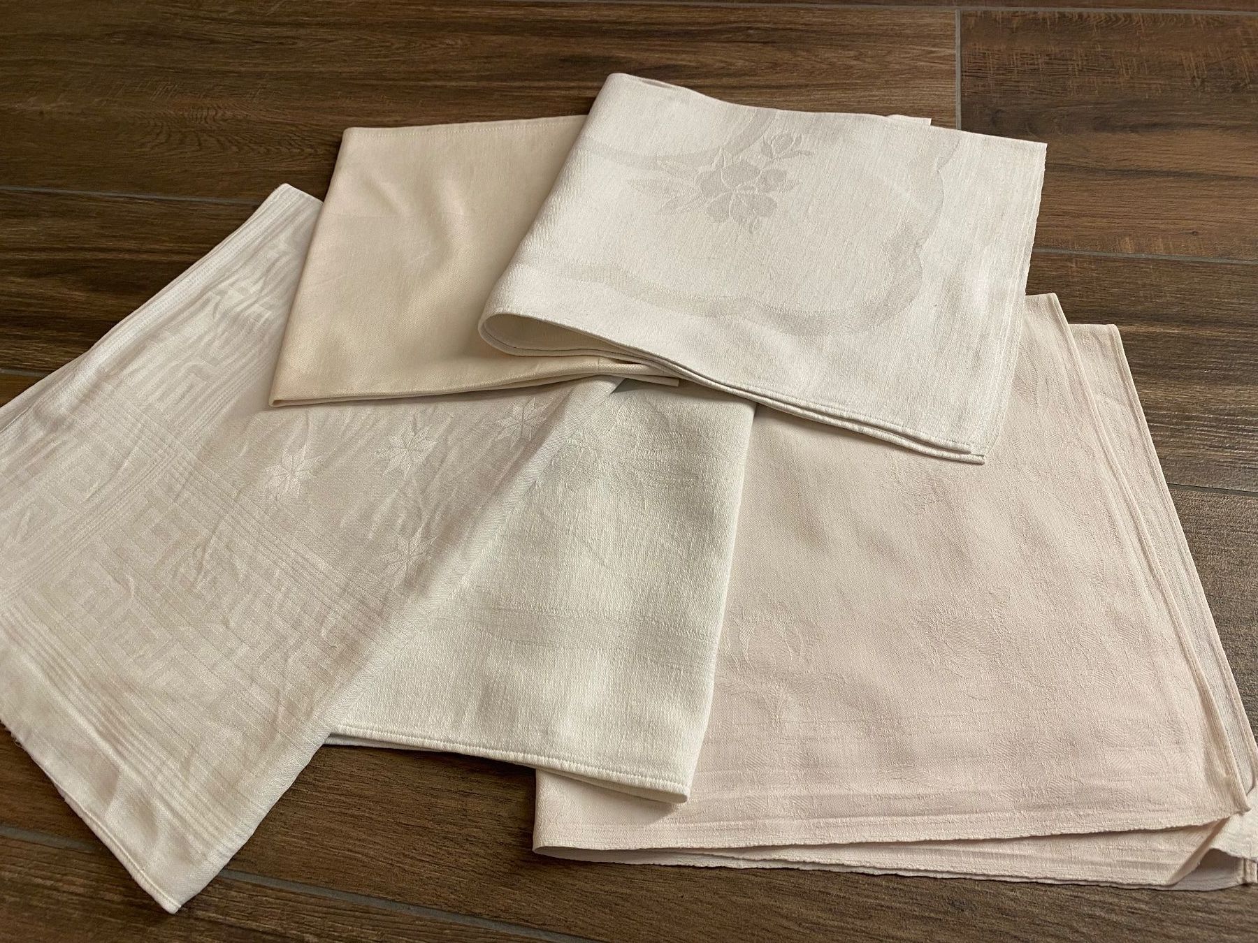 Altra biancheria da tavola: Tischtuch mini Set mit Muster weiss 47 - 67 cm – Usato da Pratteln venduto da a23_j2gs