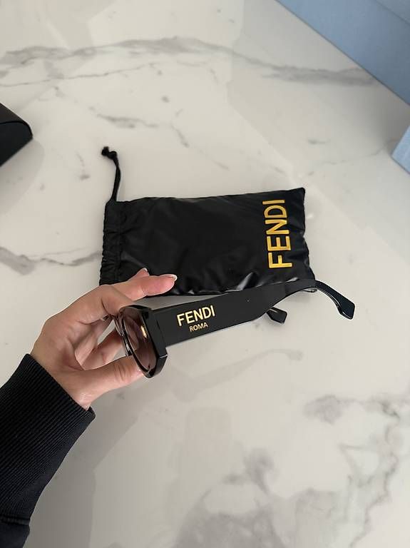 Lunettes & Verres: Fendi Sonnenbrille – D'occasion à Fribourg par jan_jgw6 1