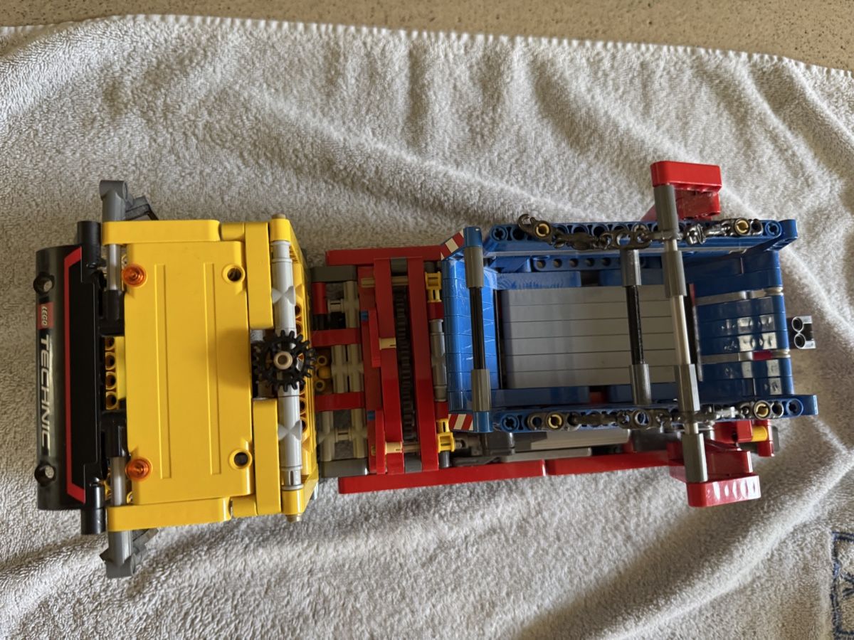 Lego Spielzeuge: Lego Technic Container Truck 42024 – Gebraucht aus Rümlang von MR8 4