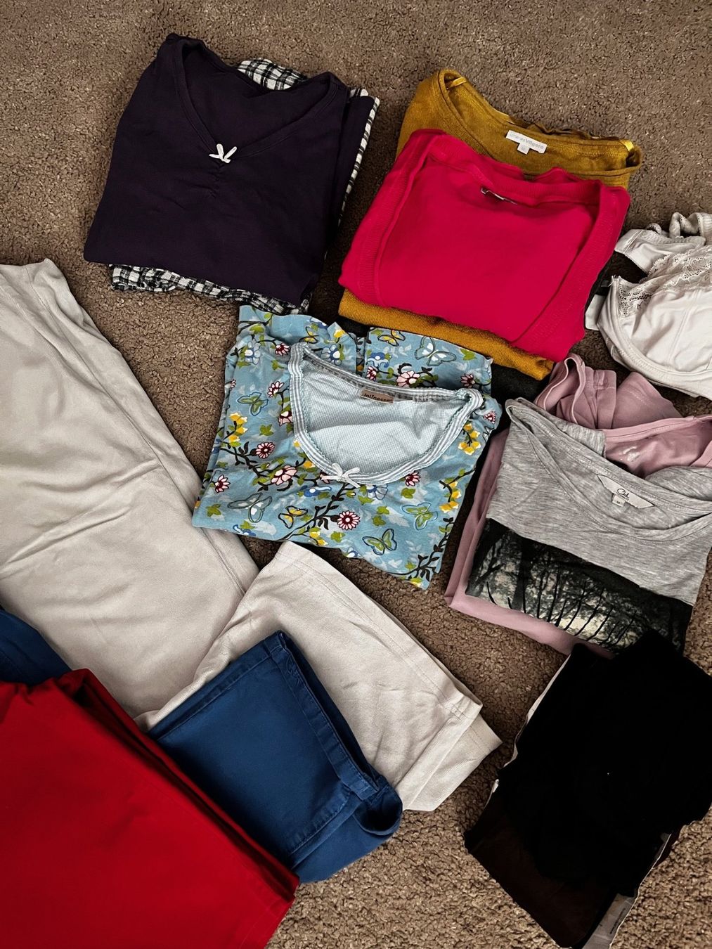 Kleiderpakete: Grosses Damenkleiderpaket Gr. M - Hosen, Shirts, Pullover... – Gebraucht aus Laufen von eichhorn15 1