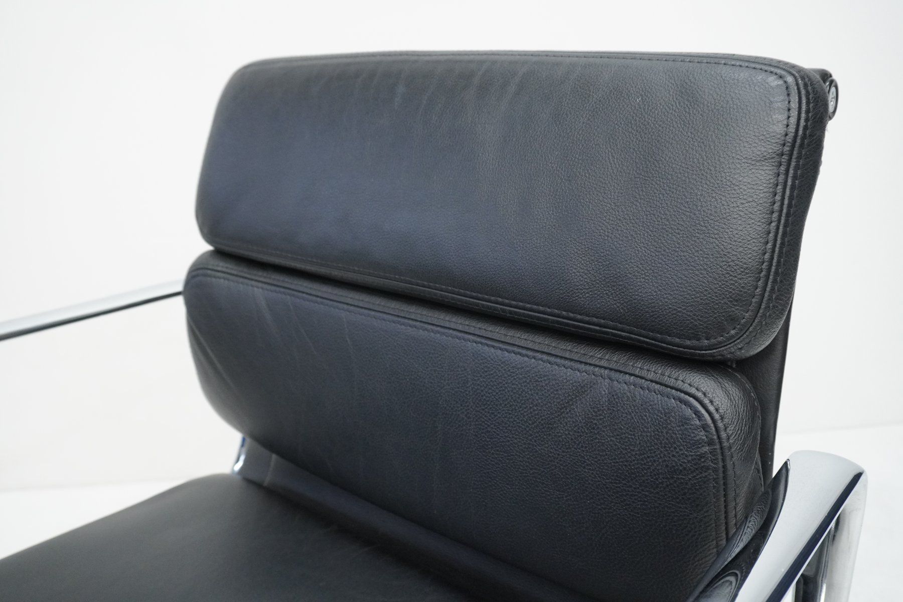 Vitra Sedie: Vitra Soft Pad EA207 Leder nero Designklassiker – Usato da Bad Zurzach venduto da QLASSIQ 8