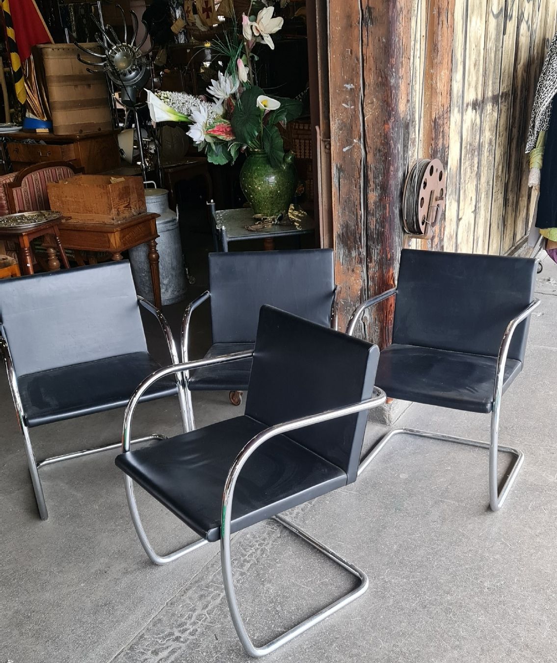 Knoll Poltrone: 4 BRNO Chairs – Usato da Bern venduto da lecorbeaubern