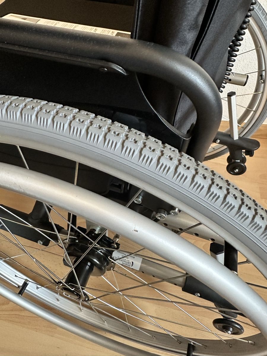 Rollstühle: Rollstuhl – Neu (gemäss Beschreibung) aus Zürich von bini2012 5