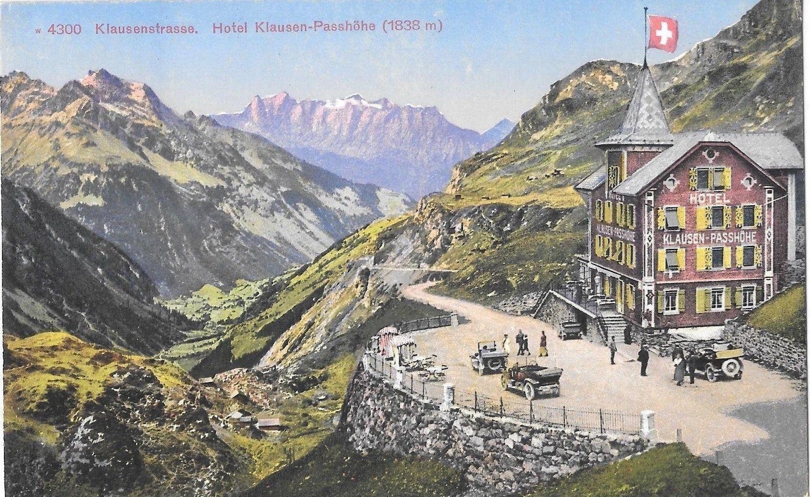 Cartoline postali: Hotel Klausen-Passhöhe mit Autos – Usato da Olten venduto da clotaldi