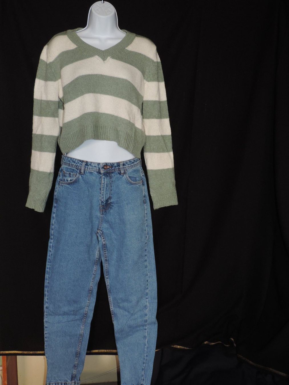 Jeans: jeans et pull rayé vert et blanc – Usato da Genève venduto da Axelle333 1