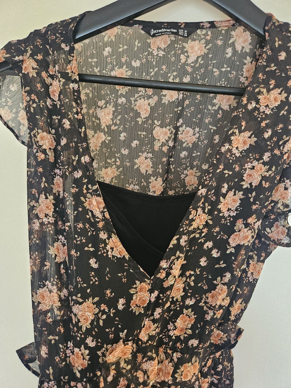 Stradivarius Vestiti: Robe courte Stradivarius à fleurs noire taille M – Usato da Genève venduto da chichiii 1