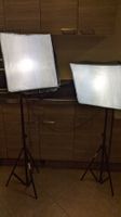 2 Softboxen mit Lampen und Stativen 
