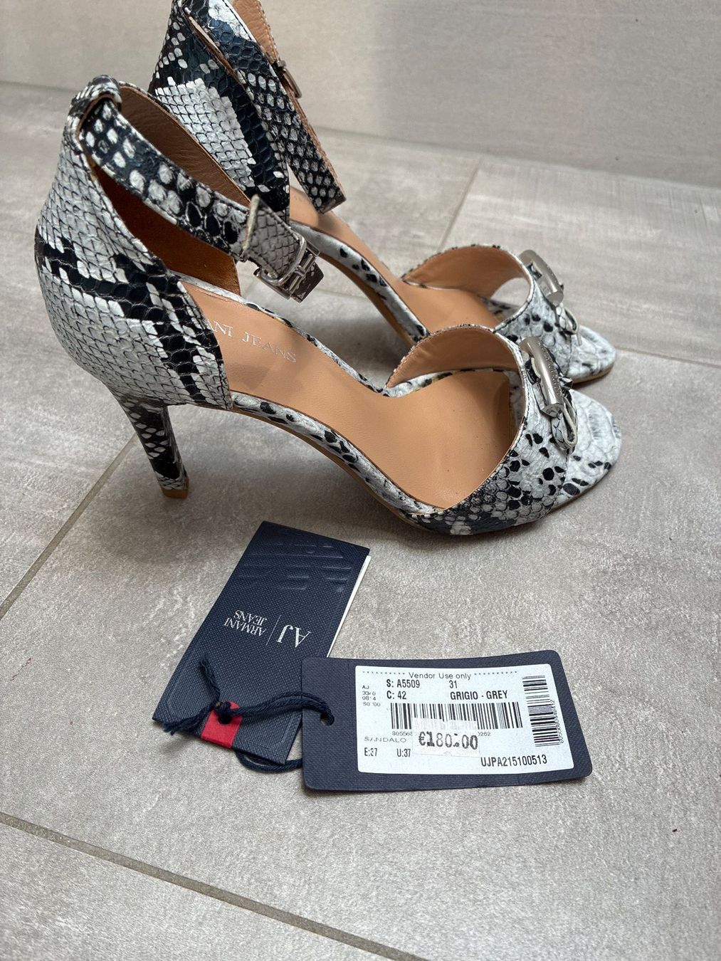 Armani Scarpe da donna: Armani Sandalen Gr 37 Schlangen Optik – Usato da Neudorf venduto da Annkun 4