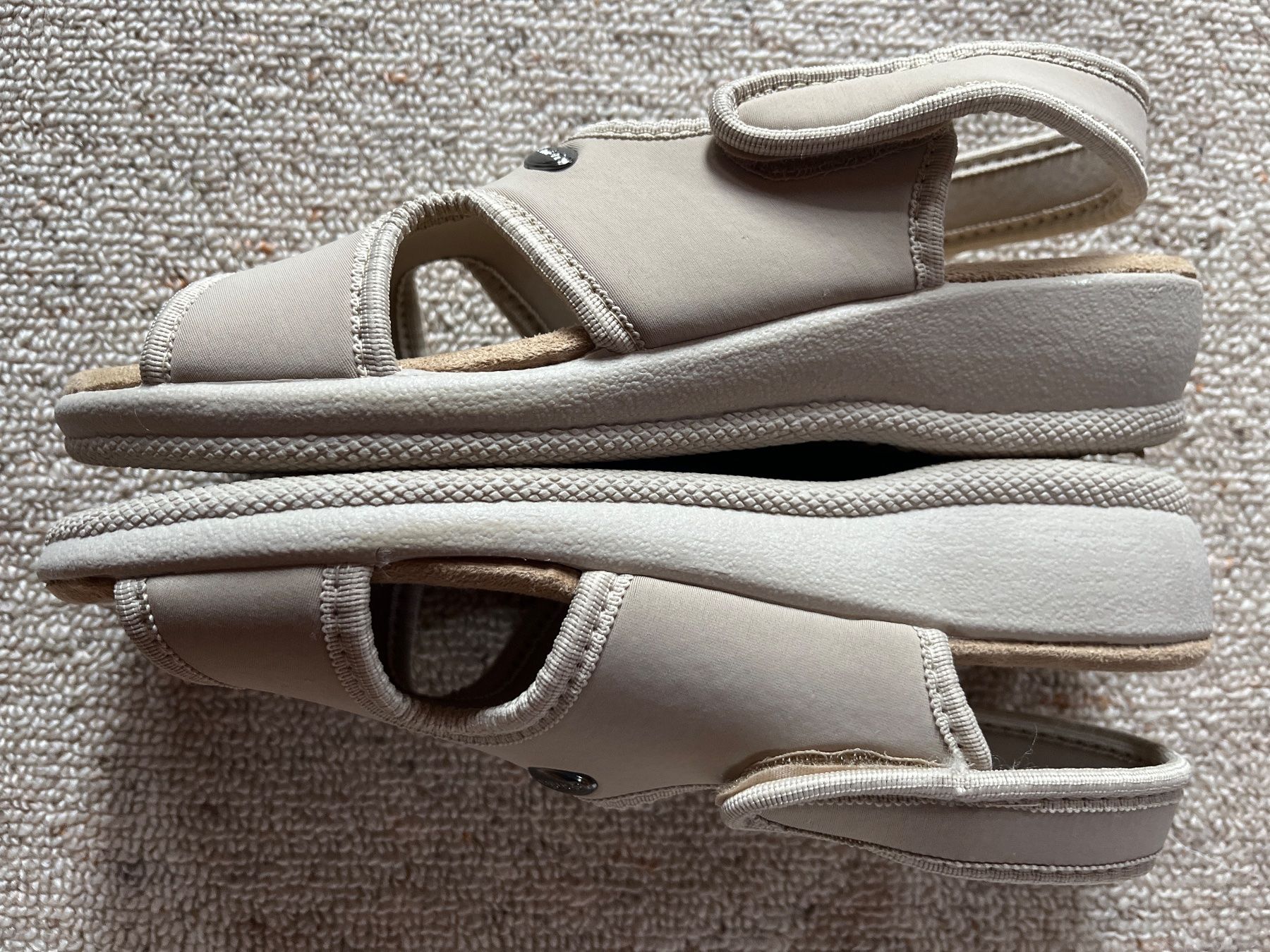 Scarpe da donna: Neue bequeme Sandale Gr. 41 beige – Nuovo (secondo la descrizione) da Bassersdorf venduto da Steyning88 2