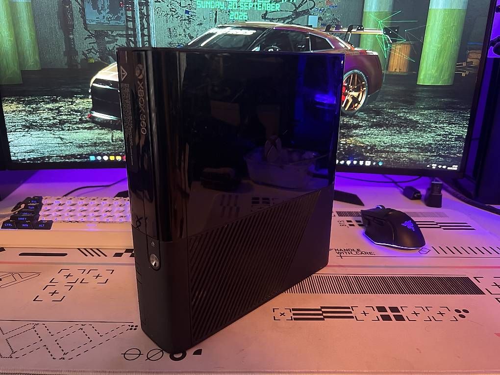 Microsoft Consoles: Microsoft Xbox 360 E Konsole – D'occasion à Sempach par KevinT.