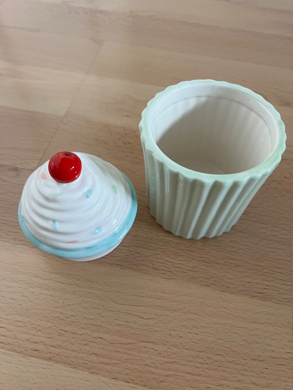 Tutte le decorazioni: Cupcake Dose Keramik, ca. 9cm x 15cm – Usato da Dübendorf venduto da Charlie03 1