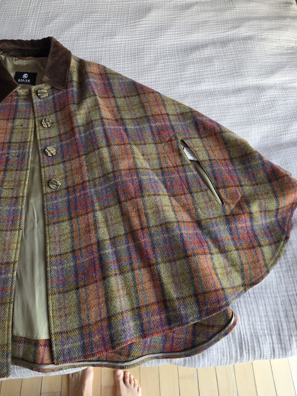 Bauer Giacche: BAUER – Plaid Cape Jacket with Velvet Collar – Nuovo (secondo la descrizione) da Savigny venduto da mar_pfd8 5