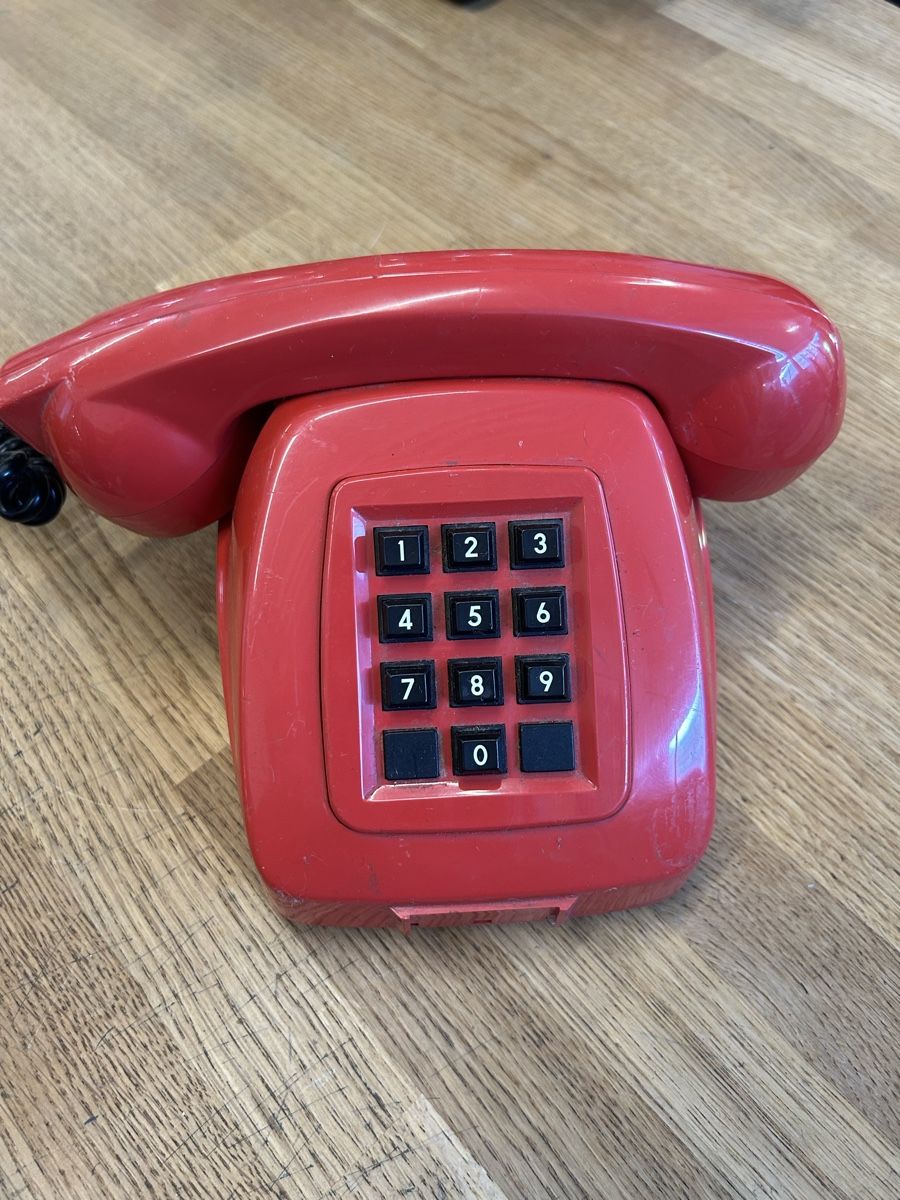 Telefoni: Tischtelefon Autophon rot – Difettoso da Zürich venduto da BashasBrockenhaus