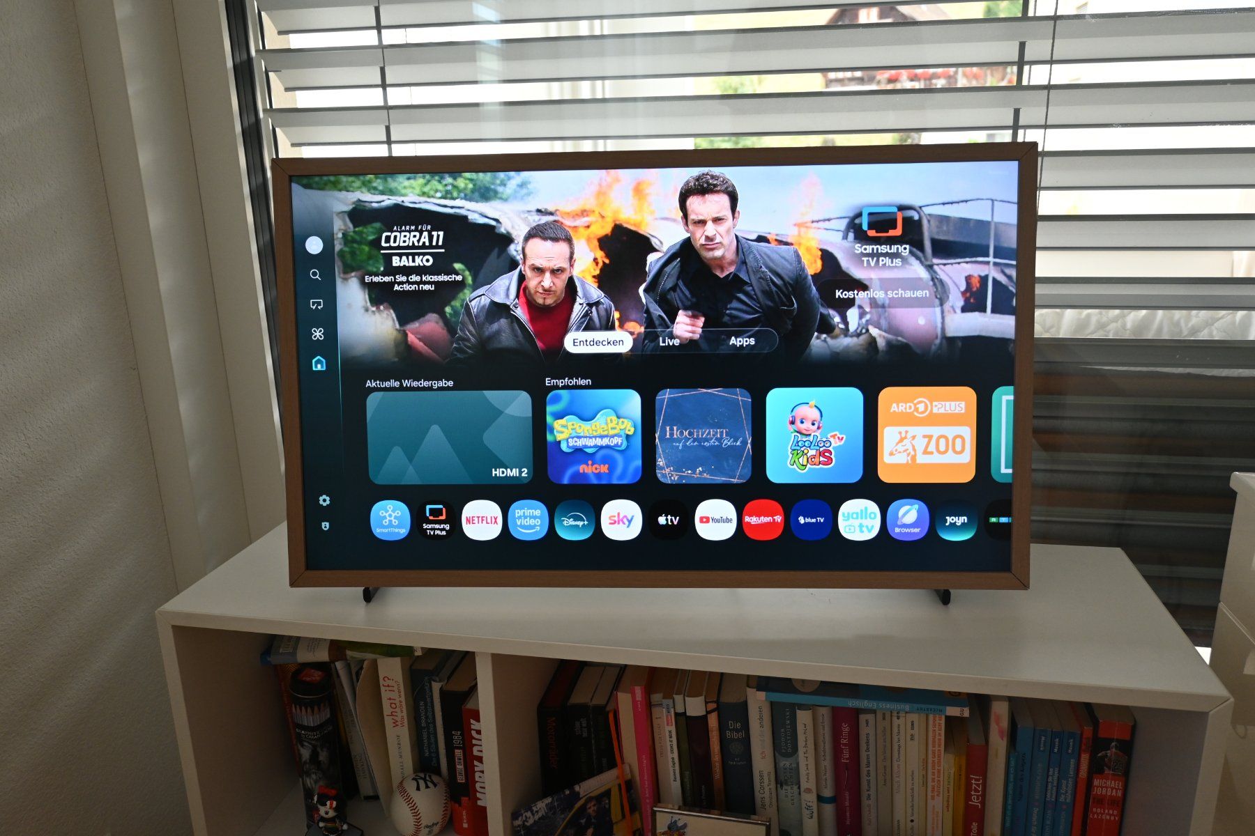 Samsung Fernseher: Samsung The Frame 32", QLED, Full HD, ***Neuwertig*** – Gebraucht aus Wollerau von Karamalzii 1