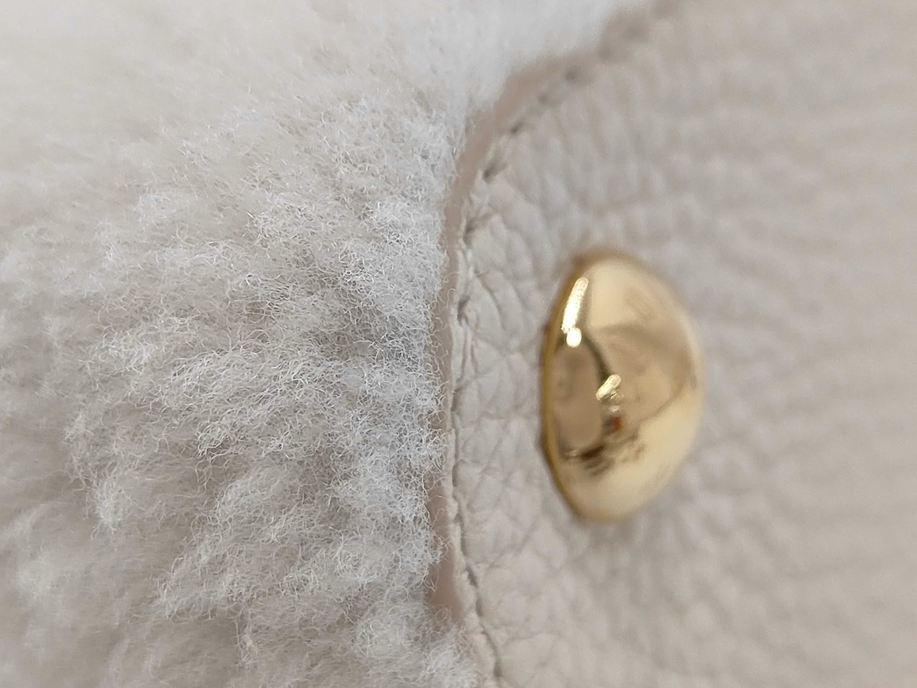 Louis Vuitton Taschen für Damen: 🤍 LOUIS VUITTON CAPUCINES BB SHEARLING – CRÈME / IVORY – Neu (gemäss Beschreibung) aus St. Gallen von Love_Luxury 3