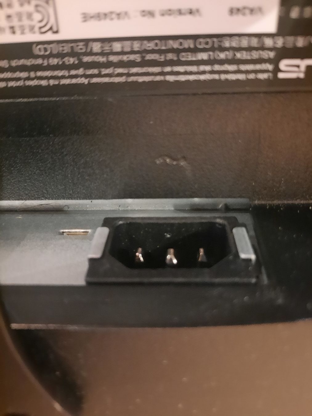Asus Televisori: Écran ASUS avec support mural et bras articulé, comme neuf – Nuovo (secondo la descrizione) da Châtonnaye venduto da lem_x9zx 7