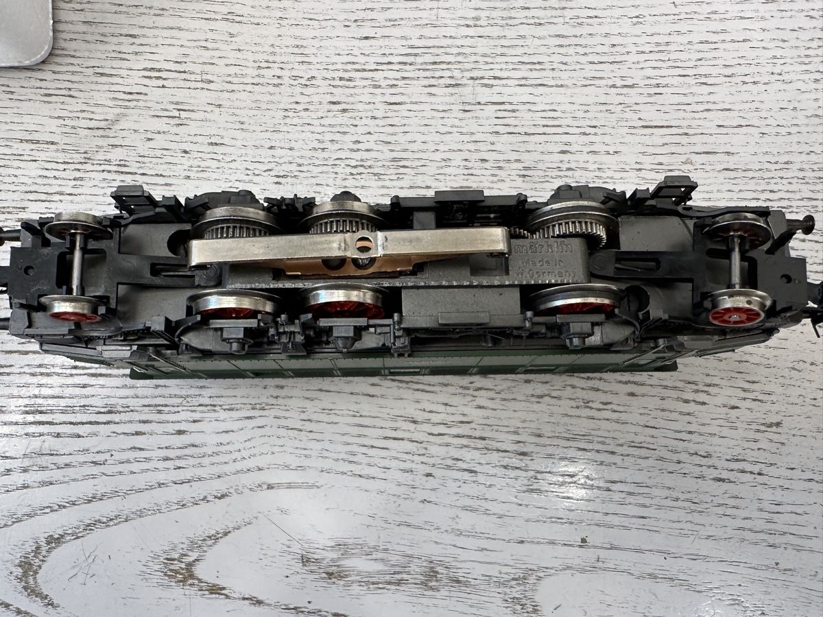 Märklin Modellini di ferrovie: Märklin 3049 DB BR 104 – Usato da Lupsingen venduto da New-Haven 4